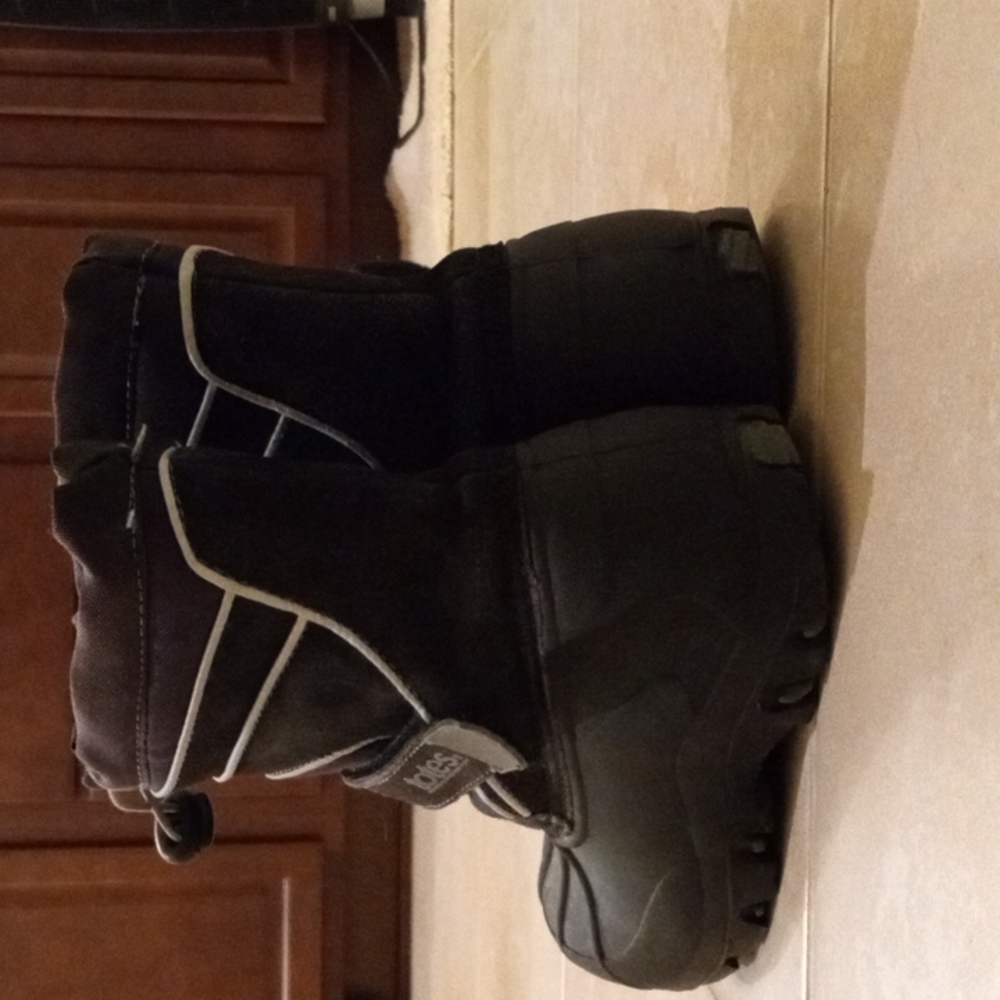 Totes snow boots, size 1, for kids